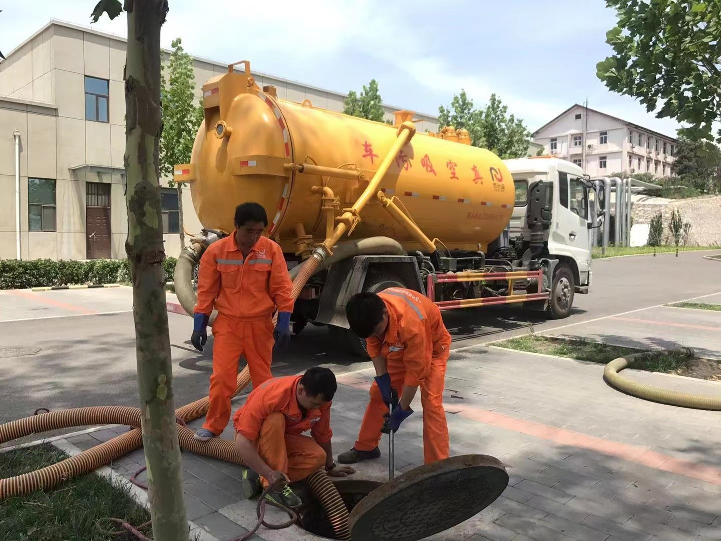 土默特左化粪池清理与5-8吨吸粪车施工效率分析